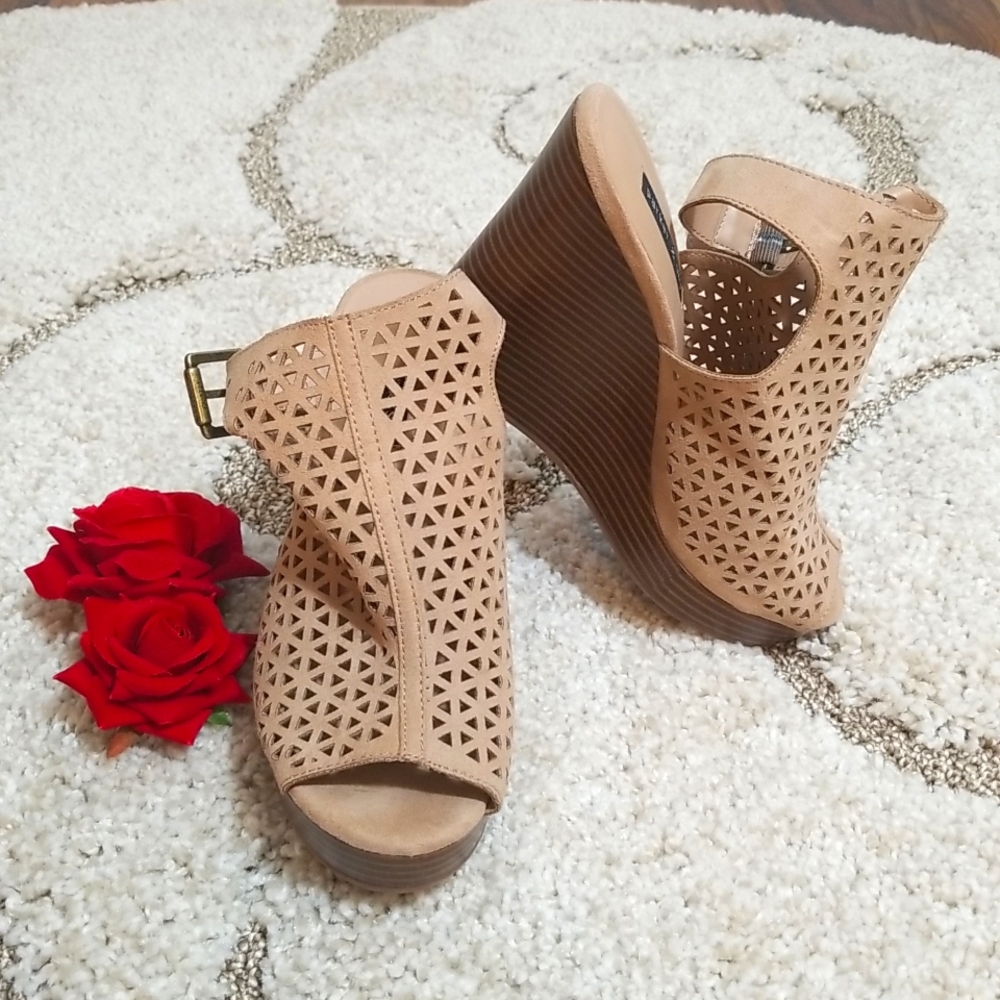 Parker&Sky light beige wedge heels 5.5